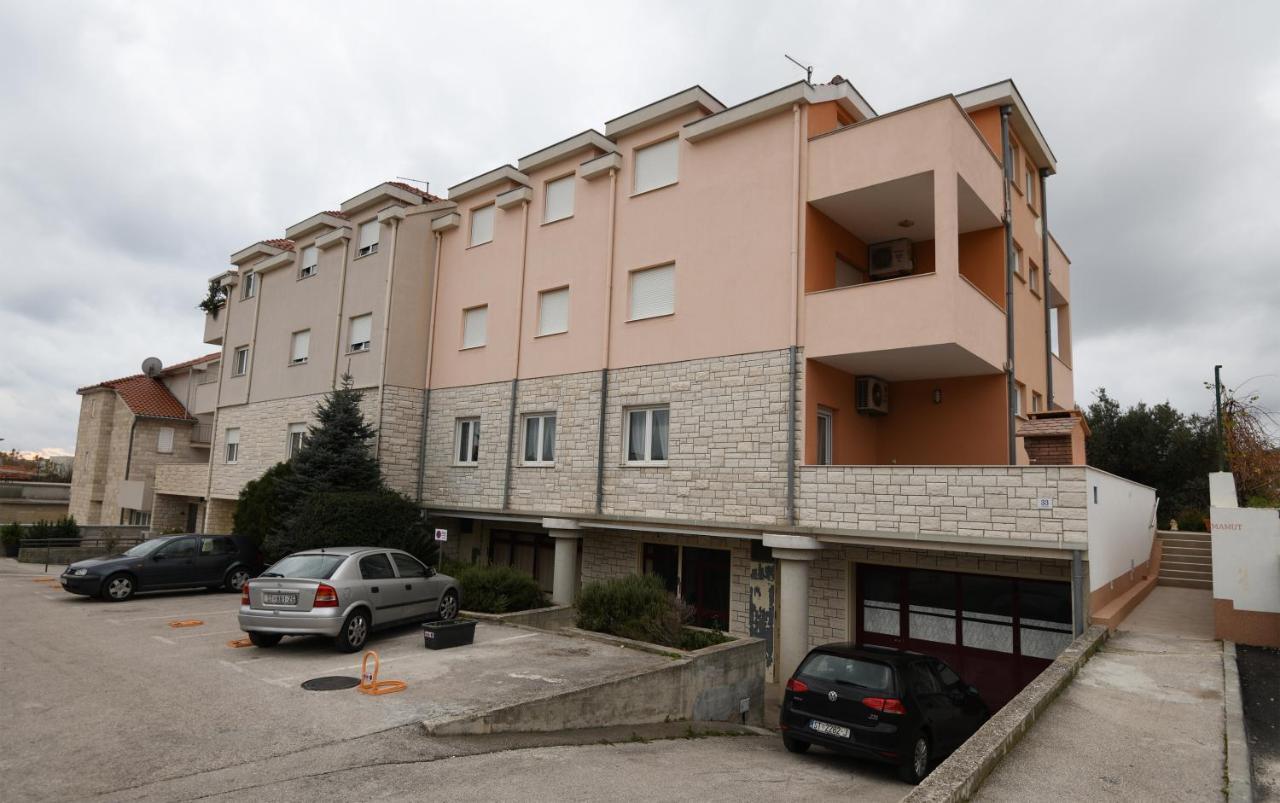 Apartments Mamut Traù Esterno foto