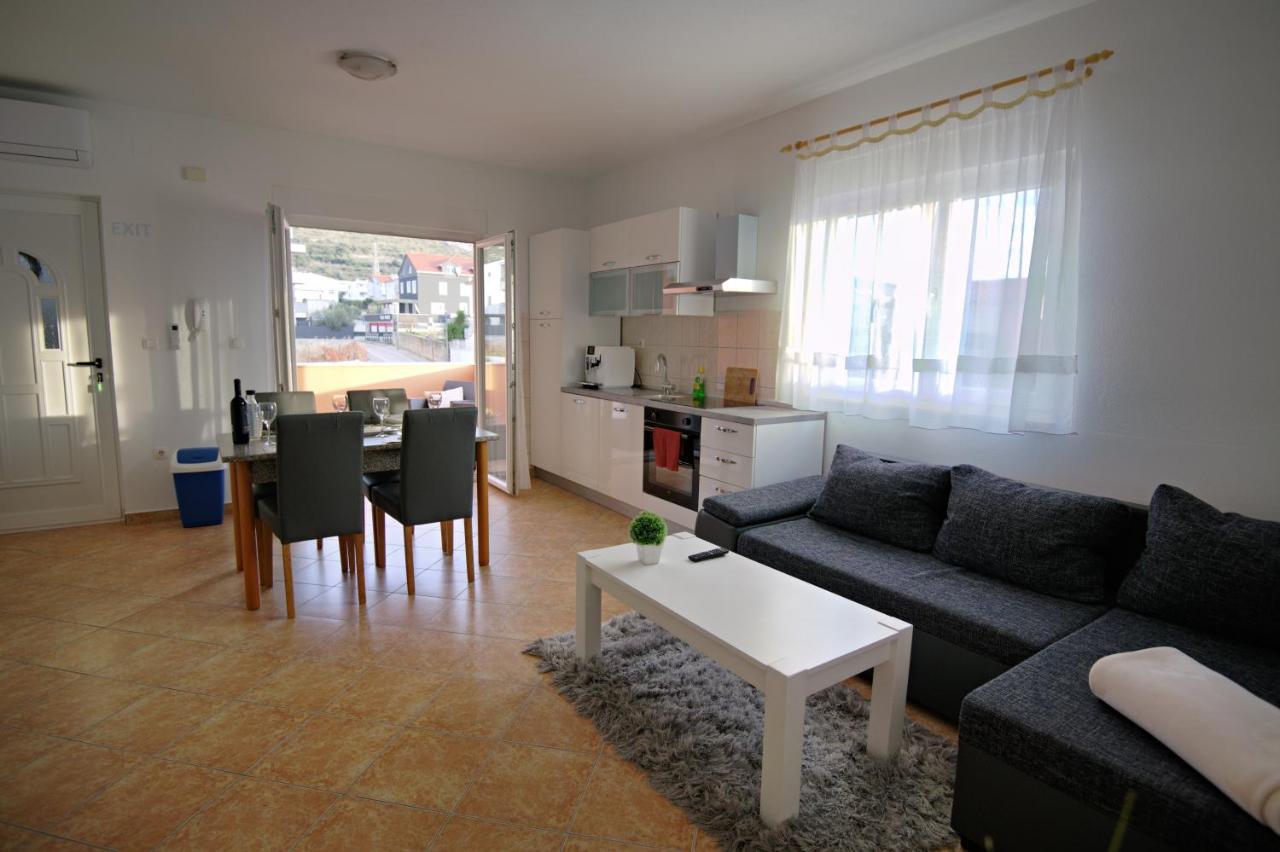 Apartments Mamut Traù Esterno foto